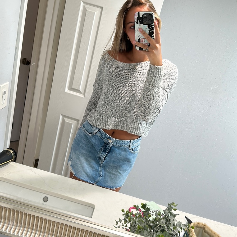 Super cute hollister sweater!